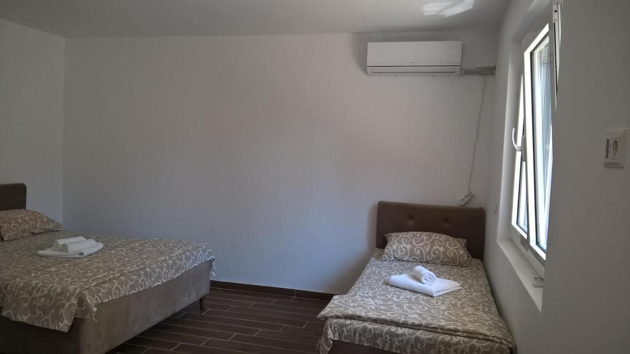Apartments Mekic Утьеха Экстерьер фото