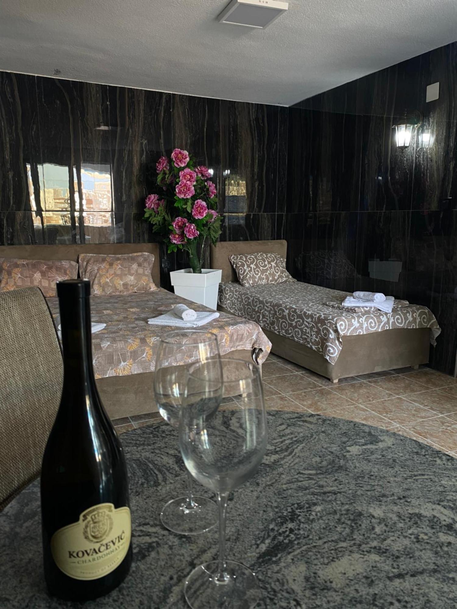 Apartments Mekic Утьеха Экстерьер фото